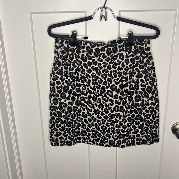 Sanctuary cheata print skirt with pockets size small. Perfect Fall piece - Picture 2 of 7